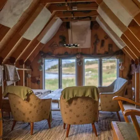 Holiday home Koselig Hus Med Strandlinje Stronstad i Vesteralen